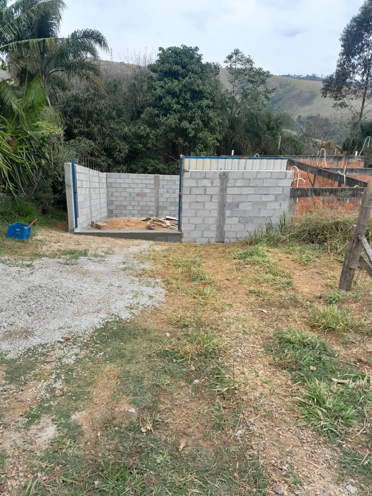 Construção à venda no Km 43