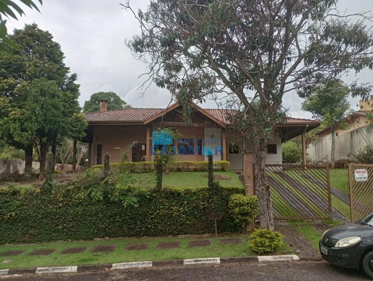 Casa térrea em condomínio fechado